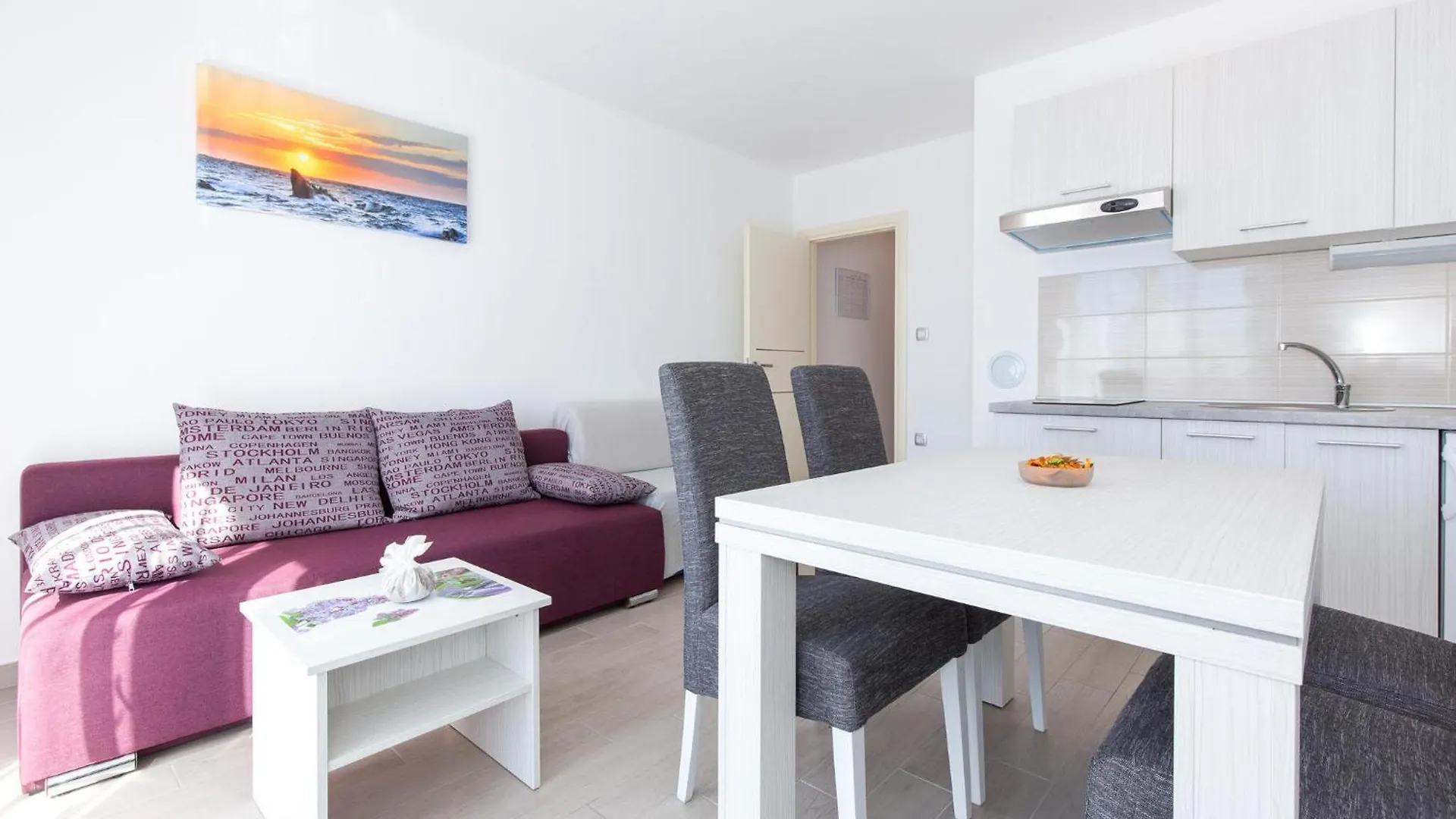 Beautiful Apartment In Krk With Kitchen 克尔克